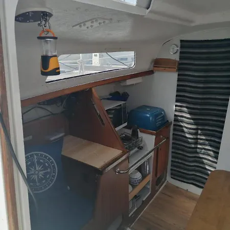 Bateau à Quai Bateau-hôtel